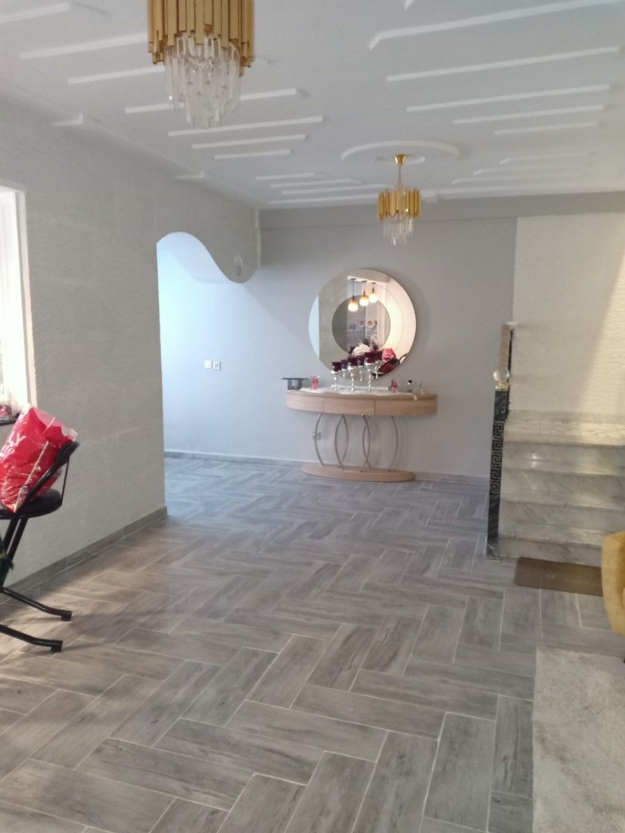 Agence immobilière vend à Ouled Fayet (Résidence Saba) un F4 — 1