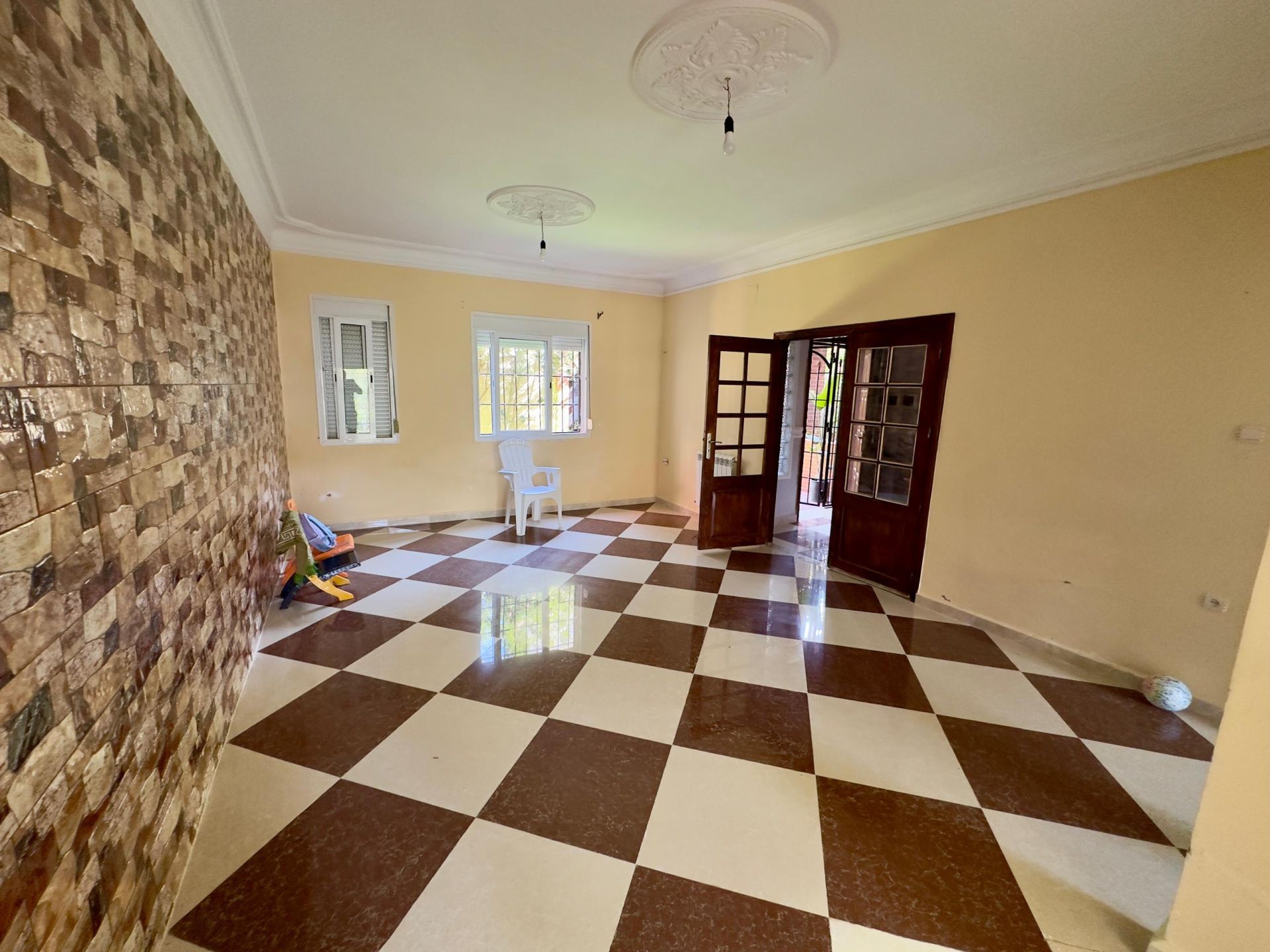 Agence loue à Bouzareah (Bousmaha) coté école de banque une villa en R+1 — 10