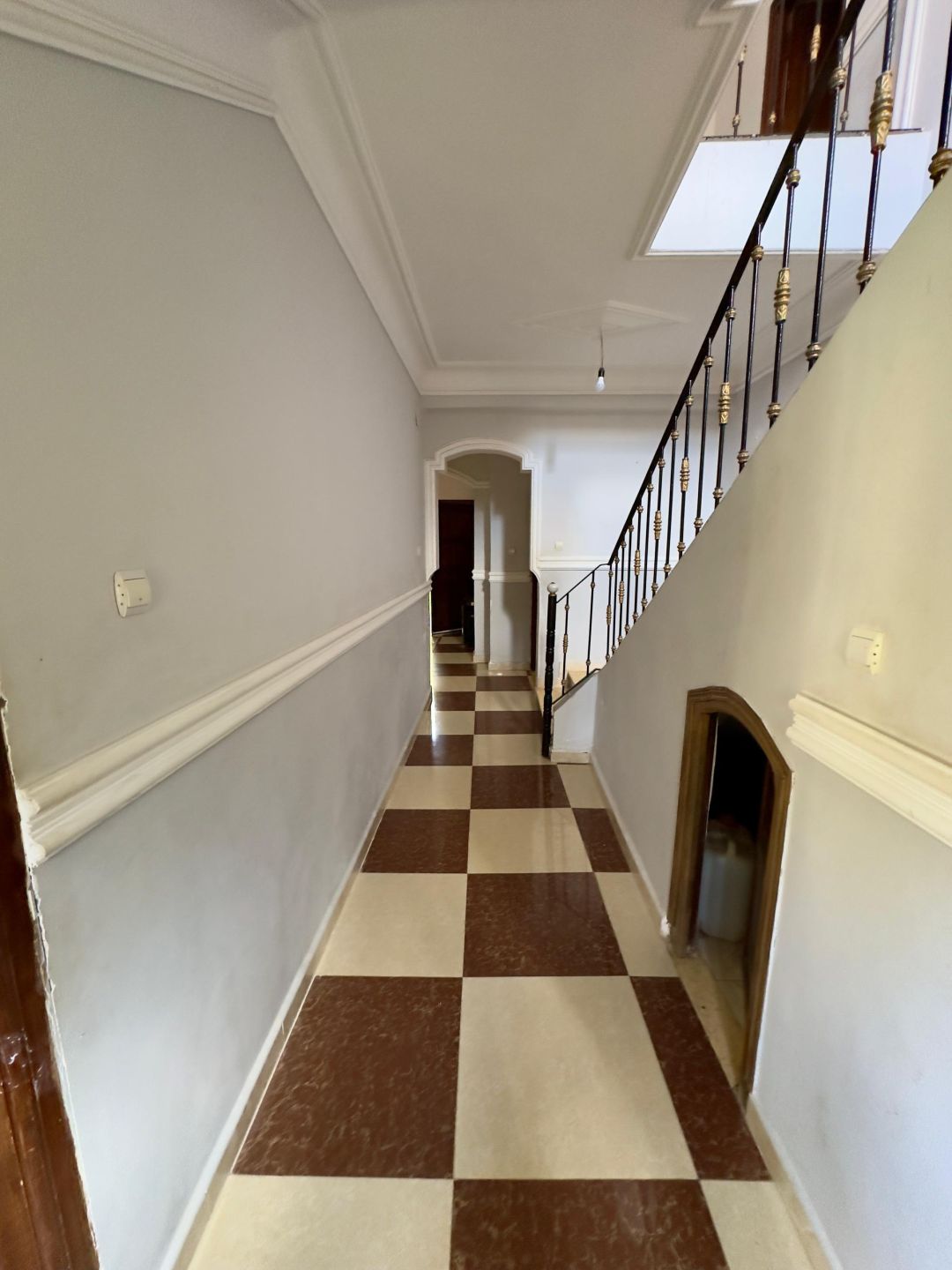 Agence loue à Bouzareah (Bousmaha) coté école de banque une villa en R+1 — 14