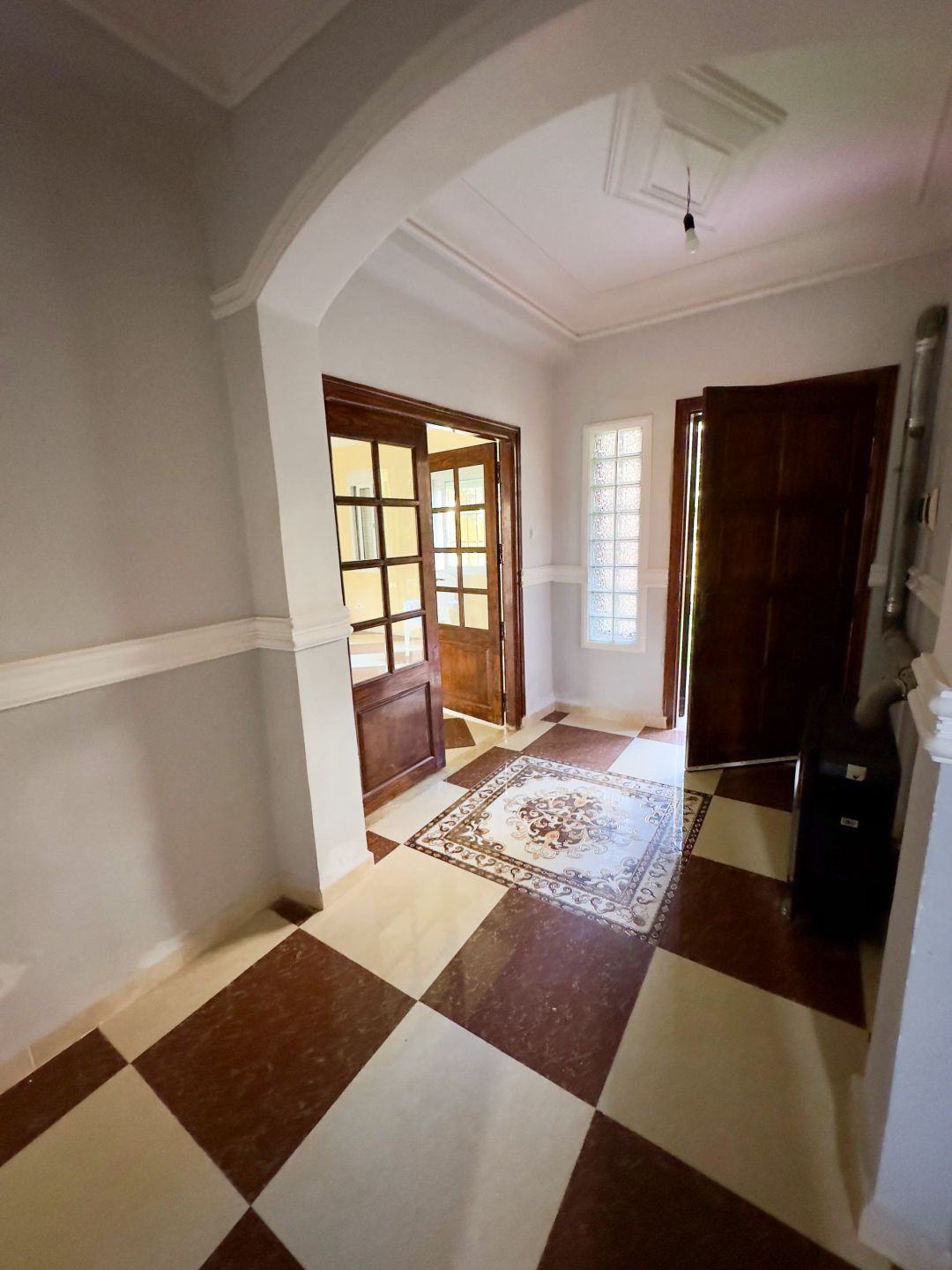 Agence loue à Bouzareah (Bousmaha) coté école de banque une villa en R+1 — 15