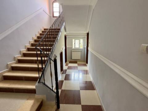 Agence loue à Bouzareah (Bousmaha) coté école de banque une villa en R+1 — 16