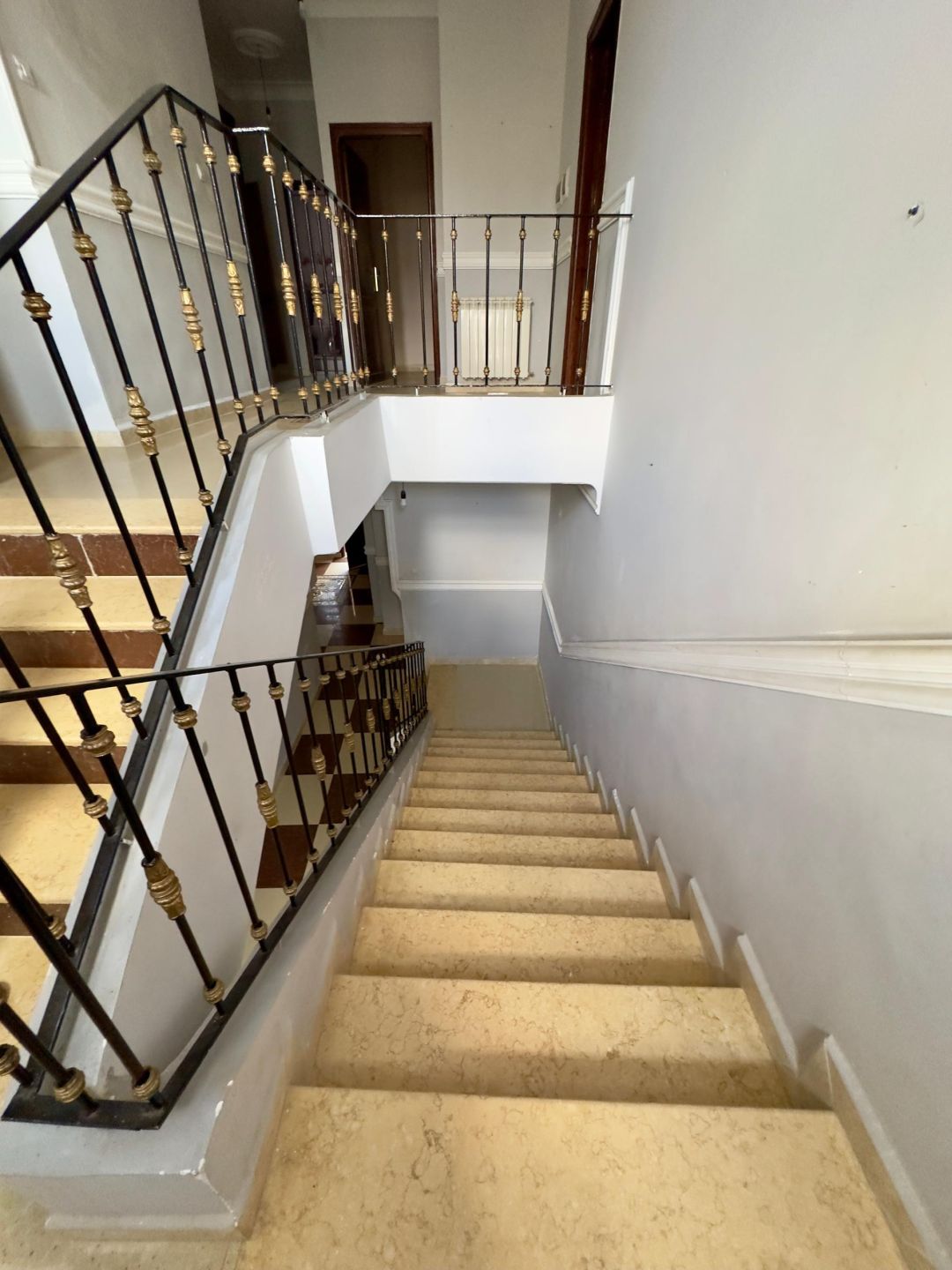 Agence loue à Bouzareah (Bousmaha) coté école de banque une villa en R+1 — 20