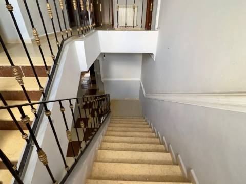 Agence loue à Bouzareah (Bousmaha) coté école de banque une villa en R+1 — 20