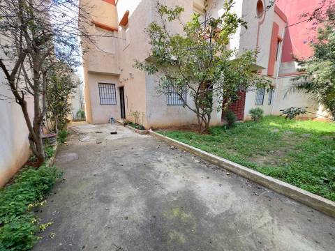 Agence loue à Bouzareah (Bousmaha) coté école de banque une villa en R+1 — 3