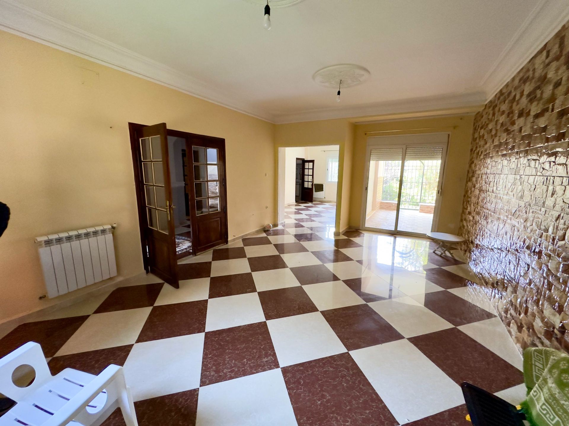 Agence loue à Bouzareah (Bousmaha) coté école de banque une villa en R+1 — 8